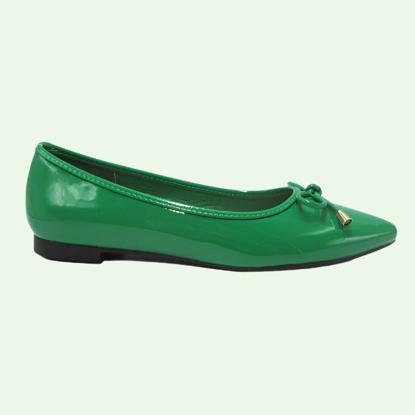 side view of the pointed toe heel