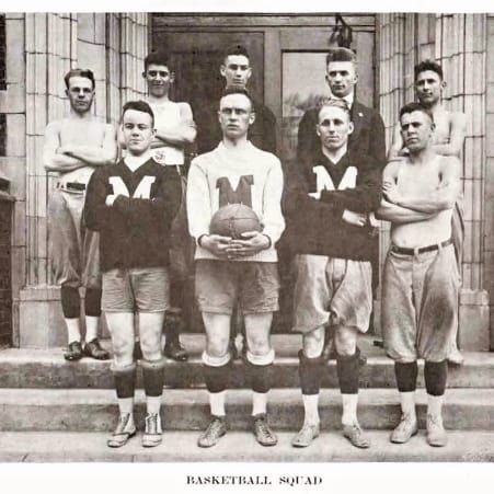 an old picture of the marshall basketball team of 1917