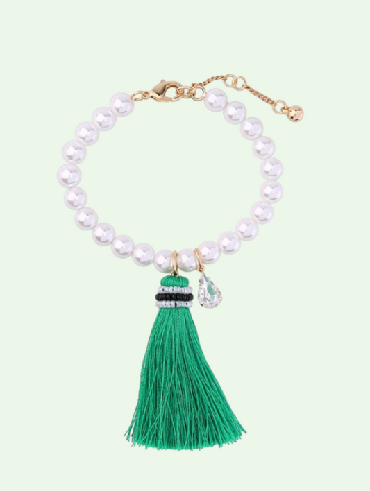 studio shot of the pearl tassel bracelet