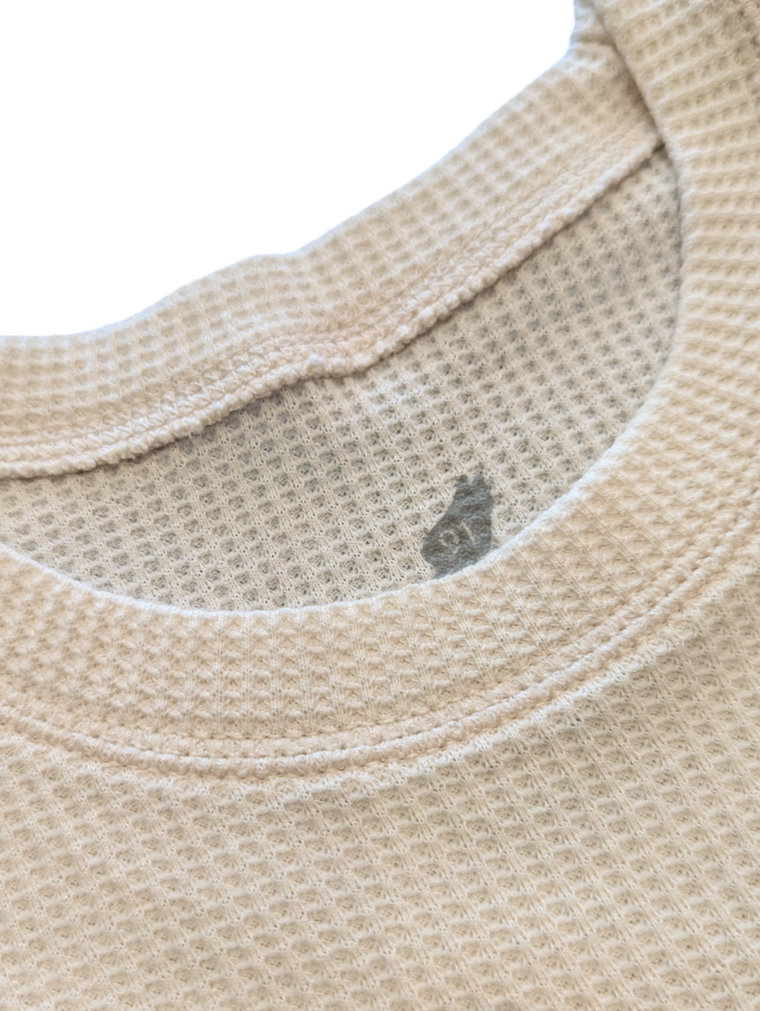 detail of the thermal shirt neck